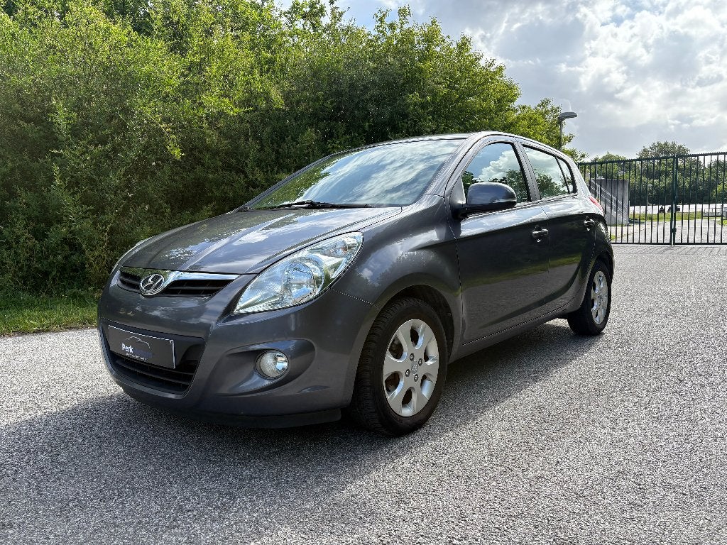 Hyundai i20 1.2i Lounge MY2011 - Garantie / Airco / Carnet, Autos, Achat, Garantie prolongée, Boîte manuelle, Entretenue par le concessionnaire