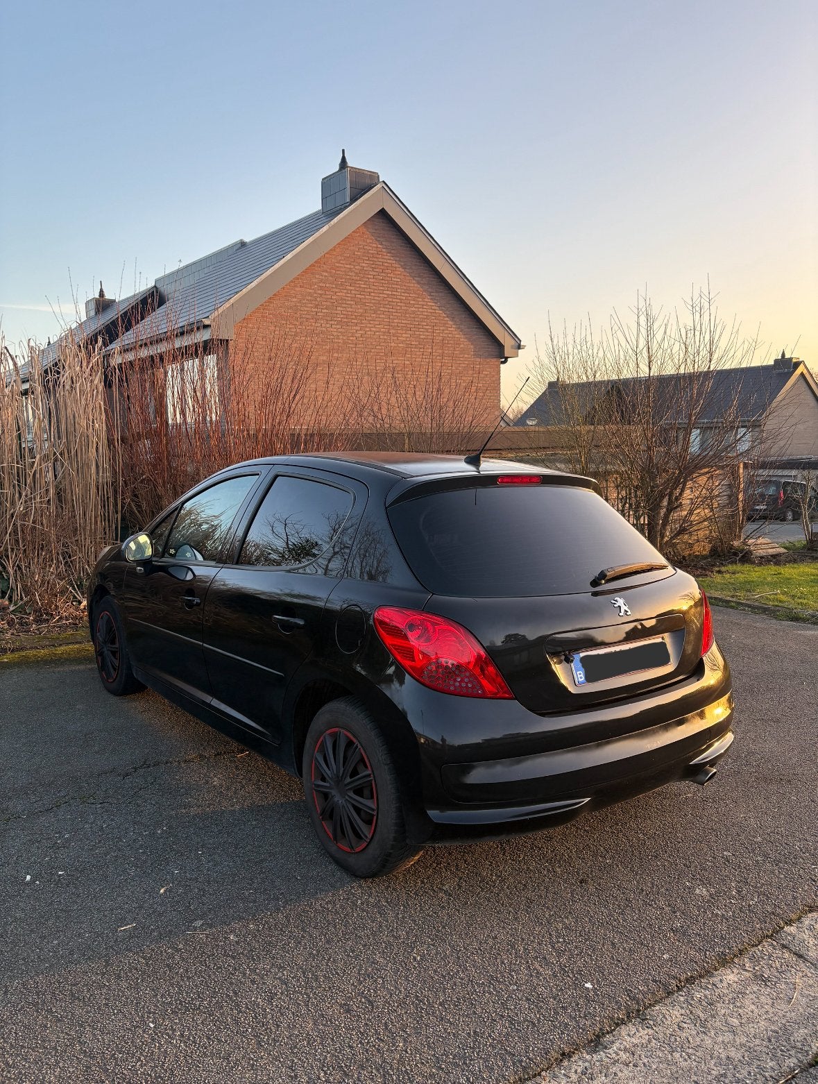 Peugeot 207 automaat euro 4 benzine (2009) gekeurd verkoop, Auto's, Peugeot, 4 deurs, Zwart, 4 cilinders, Zwart