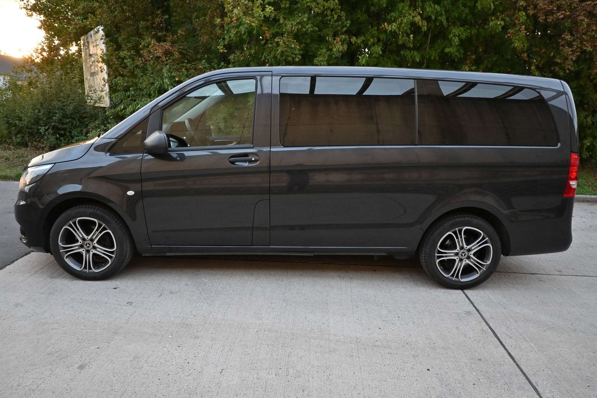 Mercedes-Benz Vito 2.0 9G Auto - 8 Places - Carplay - Attach, 4 deurs, Stof, Gebruikt, 4 cilinders