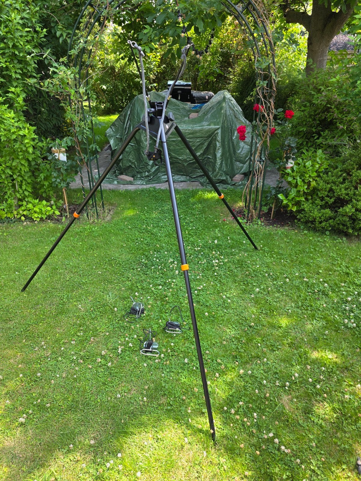 Mega voederkatapult, Ophalen