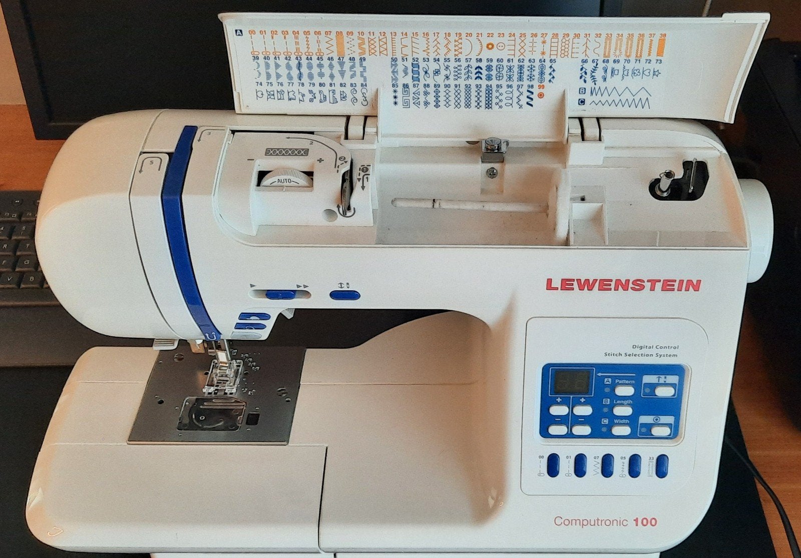 Naaimachine Lewenstein Computronic 100, Hobby en Vrije tijd, Naaimachines en Toebehoren, Ophalen, Naaimachine, Lewenstein