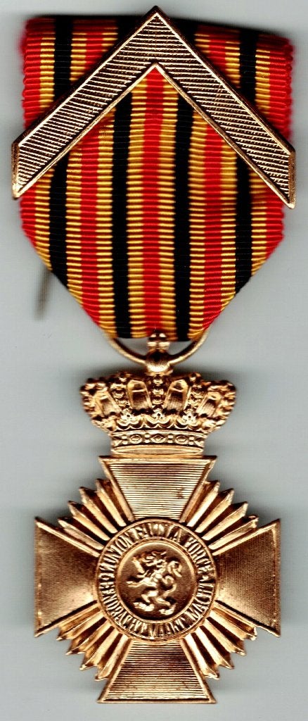Médaille militaire de 1re classe, Envoi, Ruban, Médaille ou Ailes