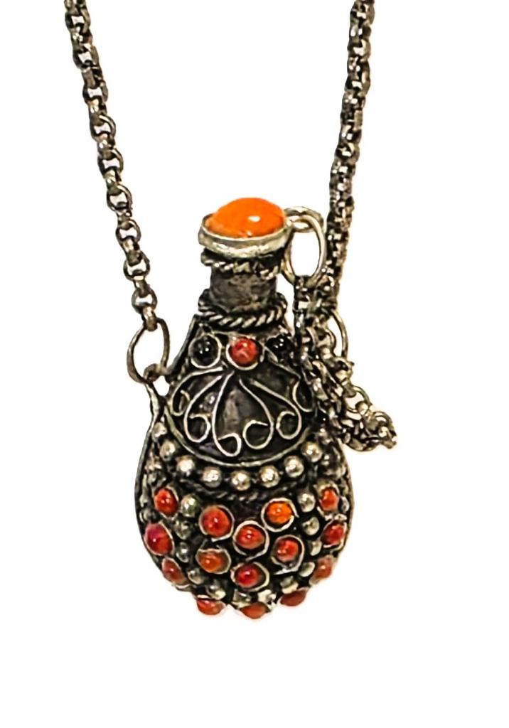 Collier avec une tabatière., Enlèvement ou Envoi