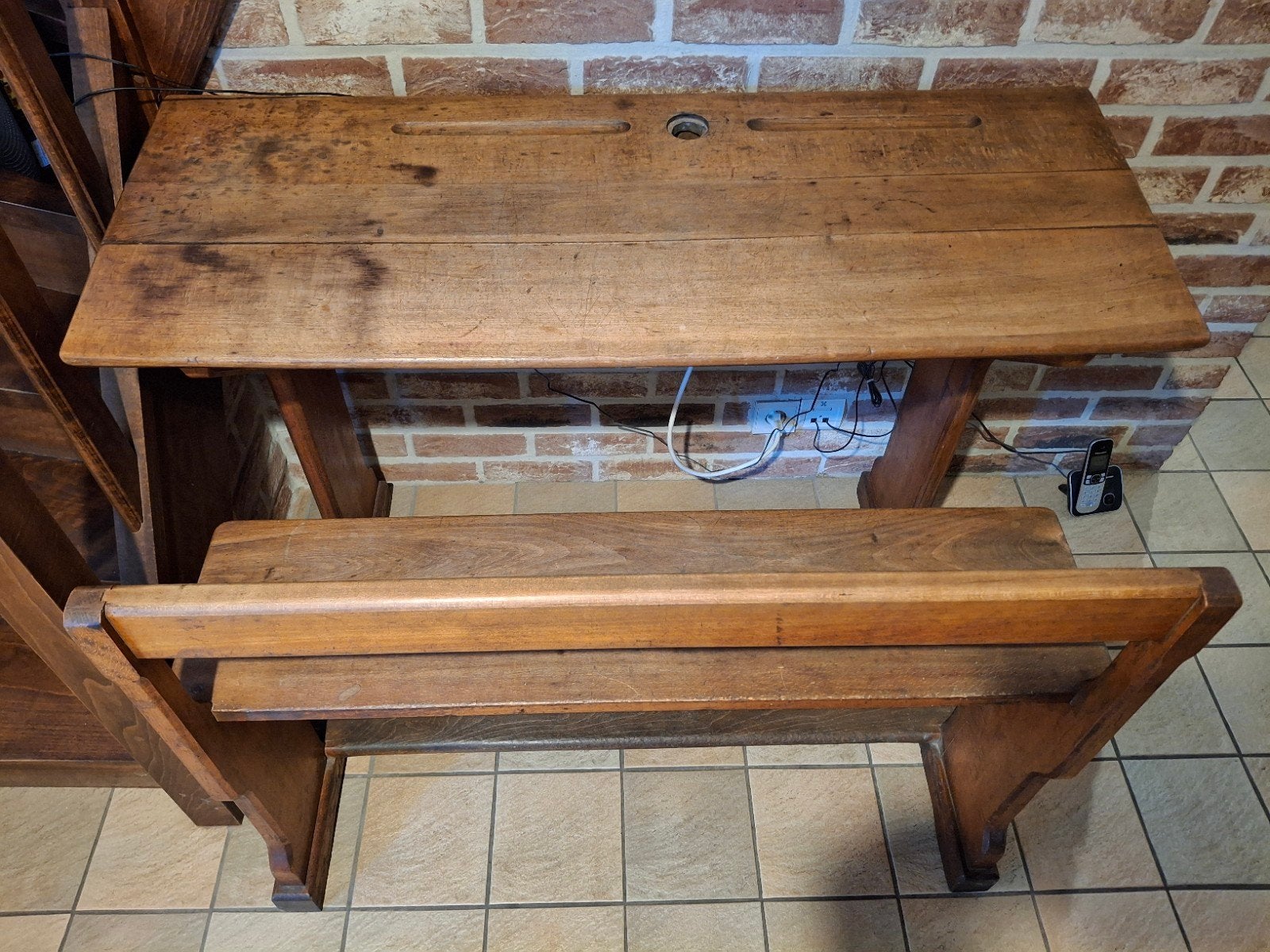 Ancien banc d'école, Enlèvement