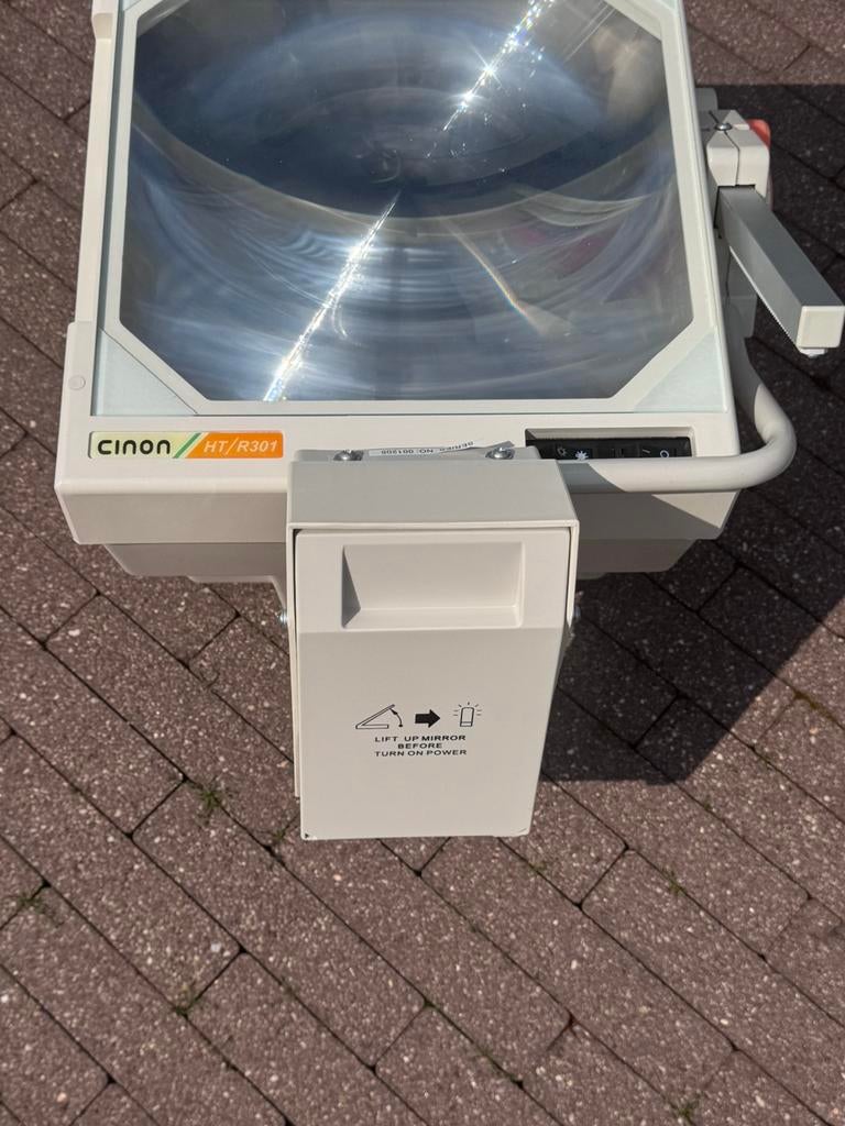Projector, Elektronische apparatuur, Ophalen, Zo goed als nieuw