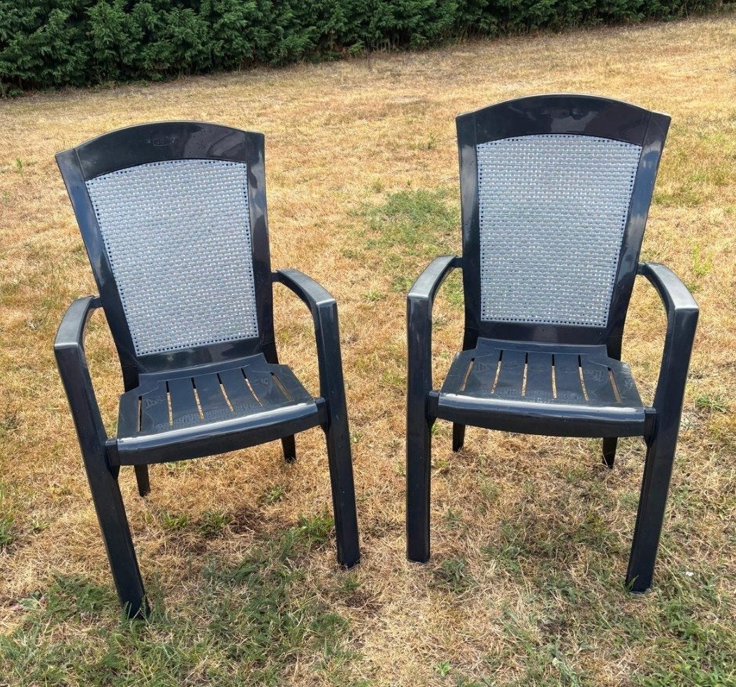 set van 2 stoelen - merk jardin - kunststof grijs, Tuin en Terras, Ophalen, Gebruikt, Kunststof, Stapelbaar