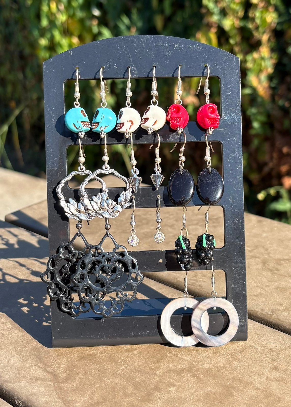 10 paar oorbellen inclusief houder, Bijoux, Sacs & Beauté, Boucles d'oreilles, Enlèvement ou Envoi, Neuf, Pendantes