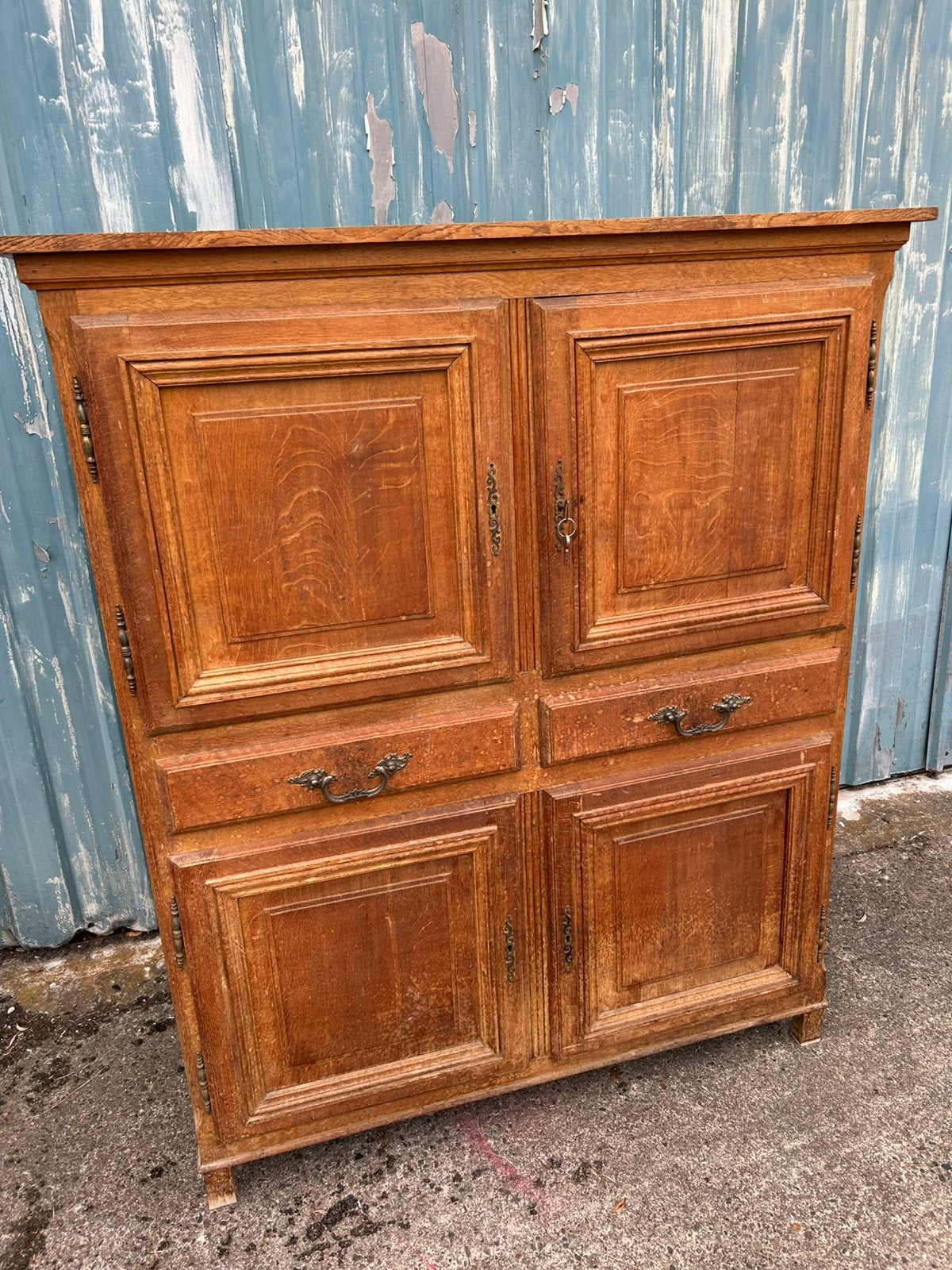 Eiken kast, Ophalen