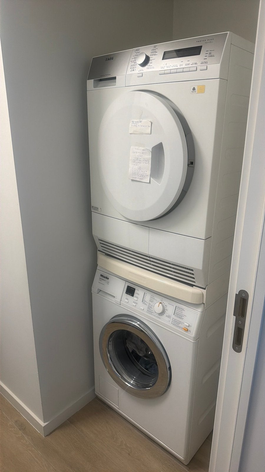 Machine à laver + Sèche linge MIElE, 1200 à 1600 tours, Programme court, Chargeur frontal, Enlèvement