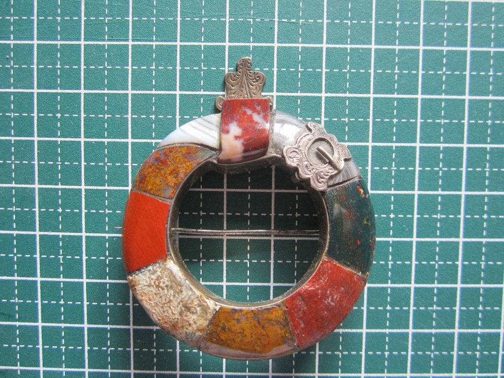 Broche ronde pierres de couleur et argent, Bijoux, Sacs & Beauté, Broches, Enlèvement ou Envoi, Argent, Argent