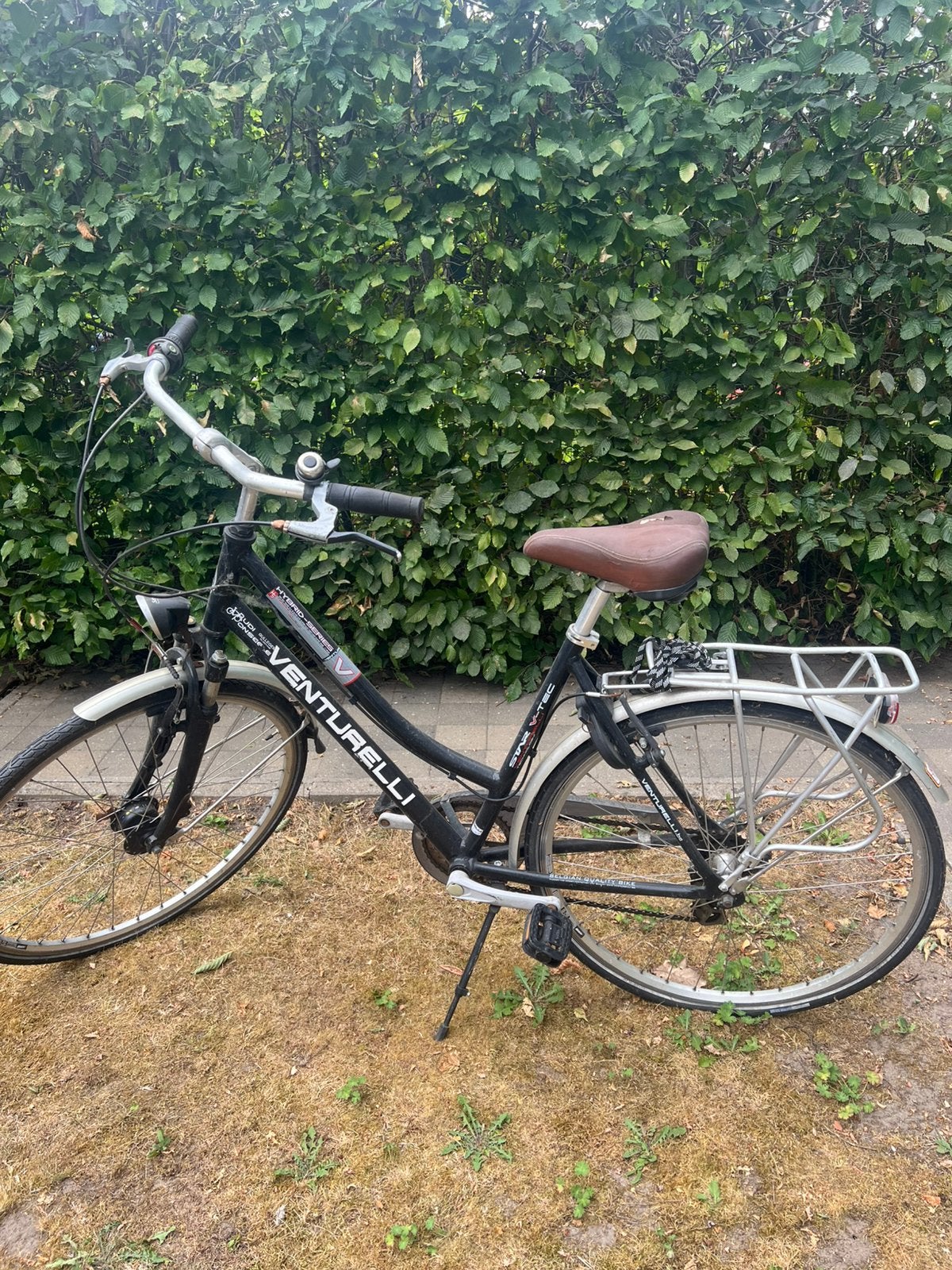 Damesfiets - 2 banden plat, 1 band ter vervanging toe, Ophalen, Zo goed als nieuw