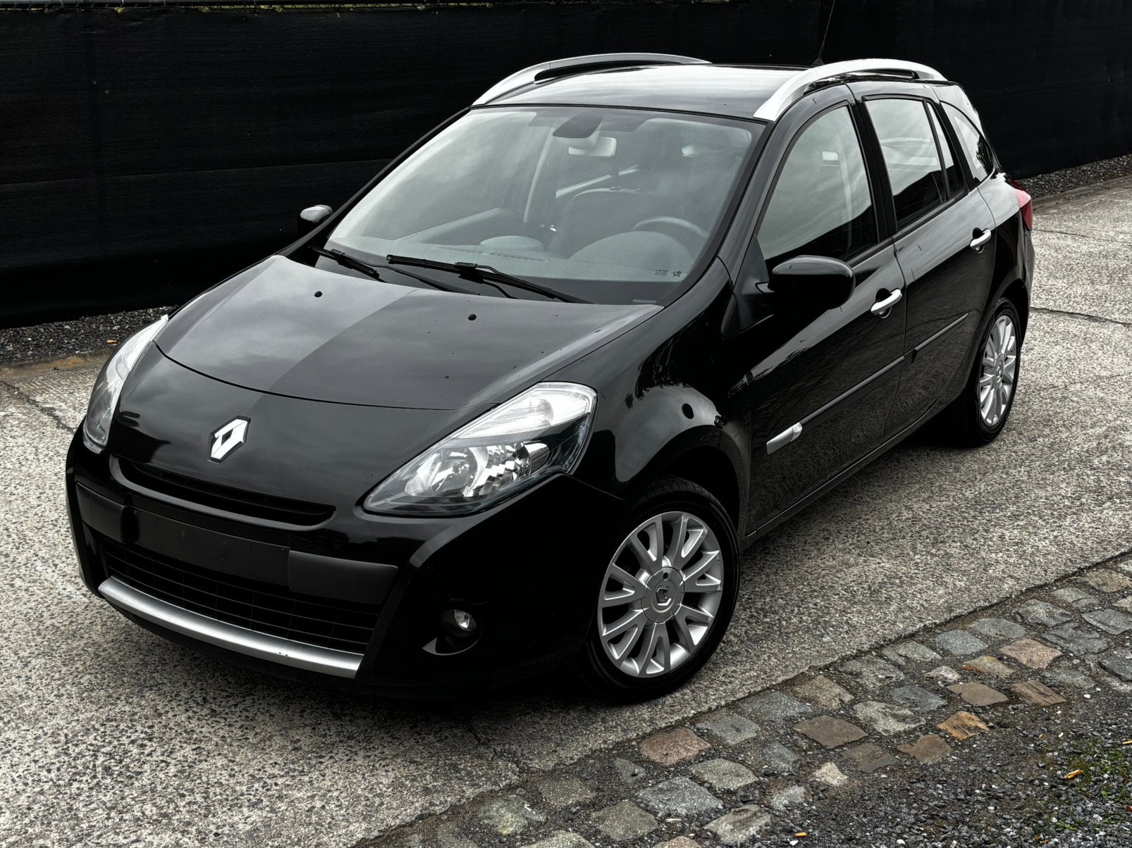 Renault Clio • 1.5Dci • Automatique • contole tecnique, Autos, 63 kW, Entreprise, Entretenue par le concessionnaire, Noir
