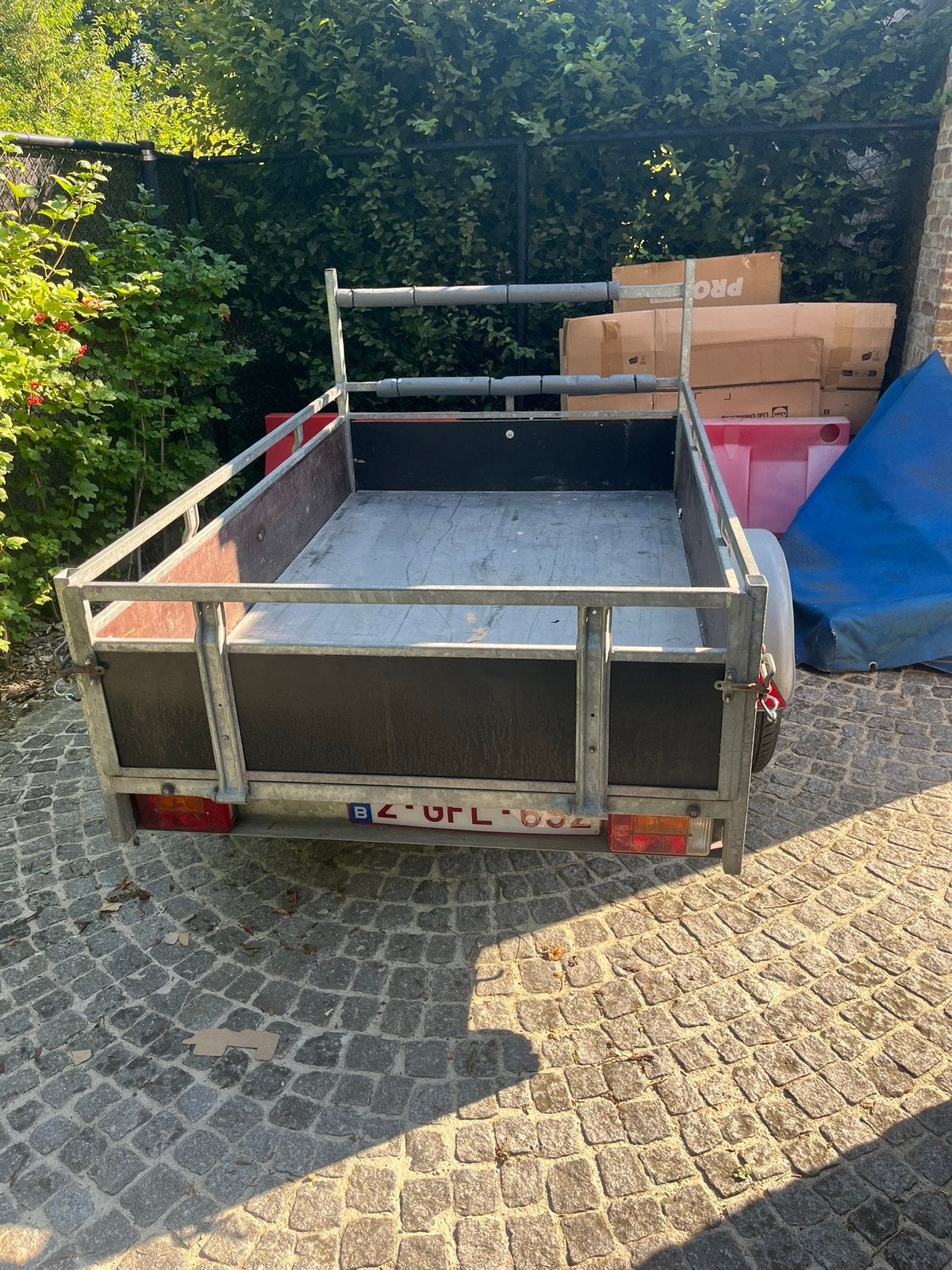 Te Huur: aanhangwagen, Ophalen, Zo goed als nieuw