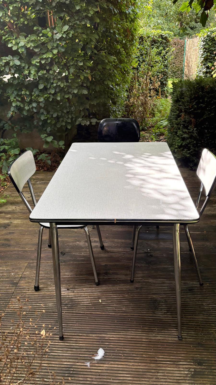 Vintage/Formica tafel met stoelen van de 60-tiger jaren., Ophalen