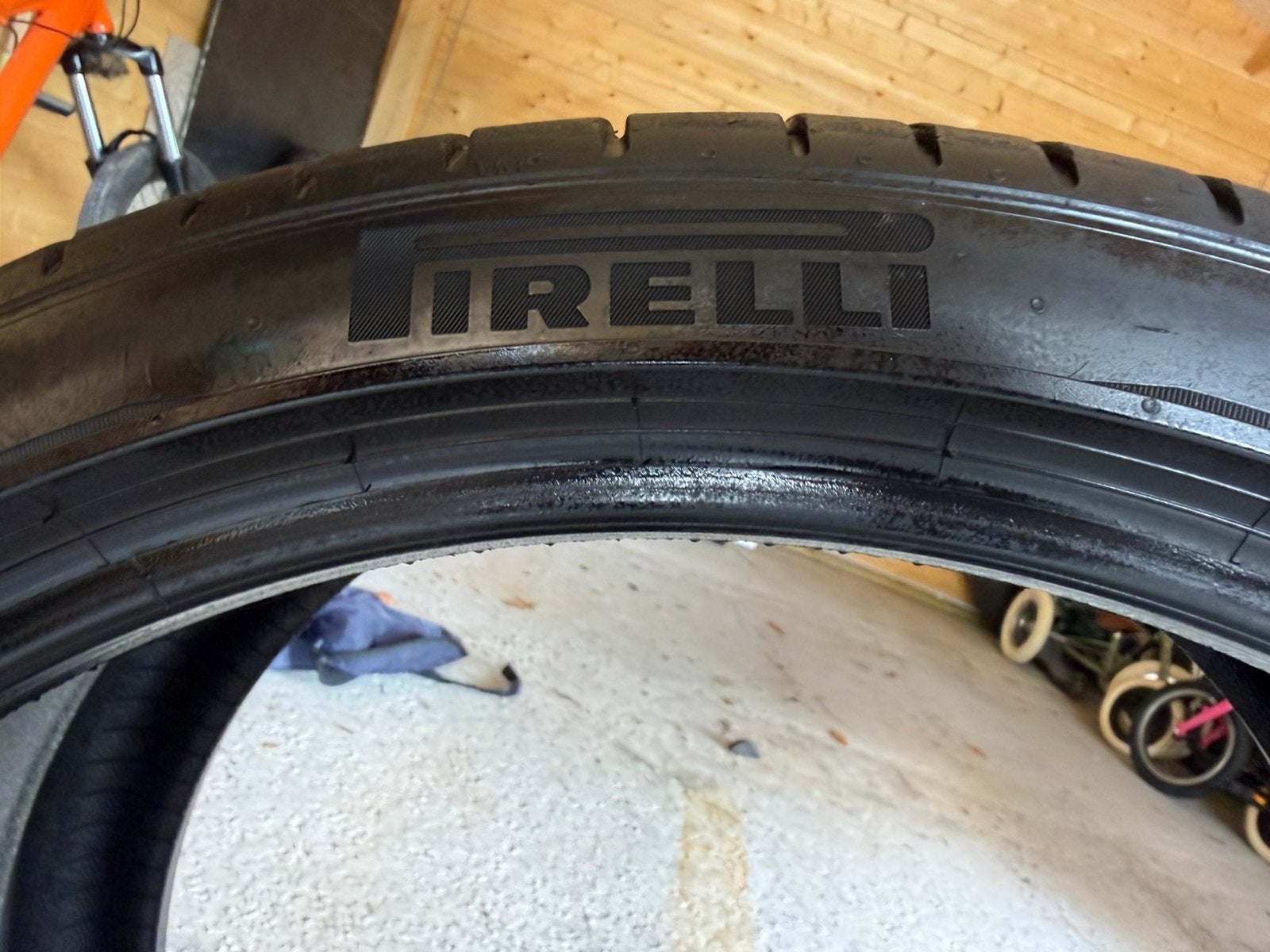 Pneus Pirelli P ZERO 255/35 R21 tesla y performance, Ophalen, Band(en)