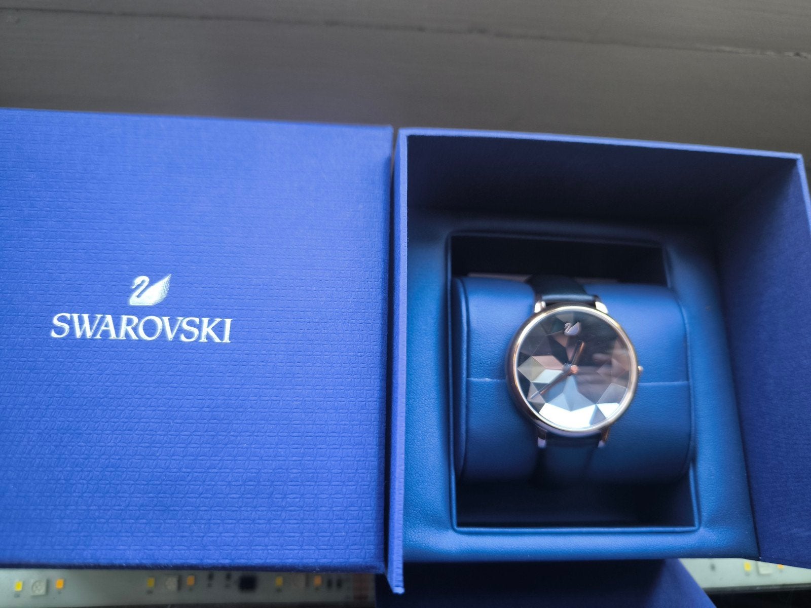 Montre Swarovski Femme Crystal Lake, Enlèvement, Neuf, Bijou ou Montre