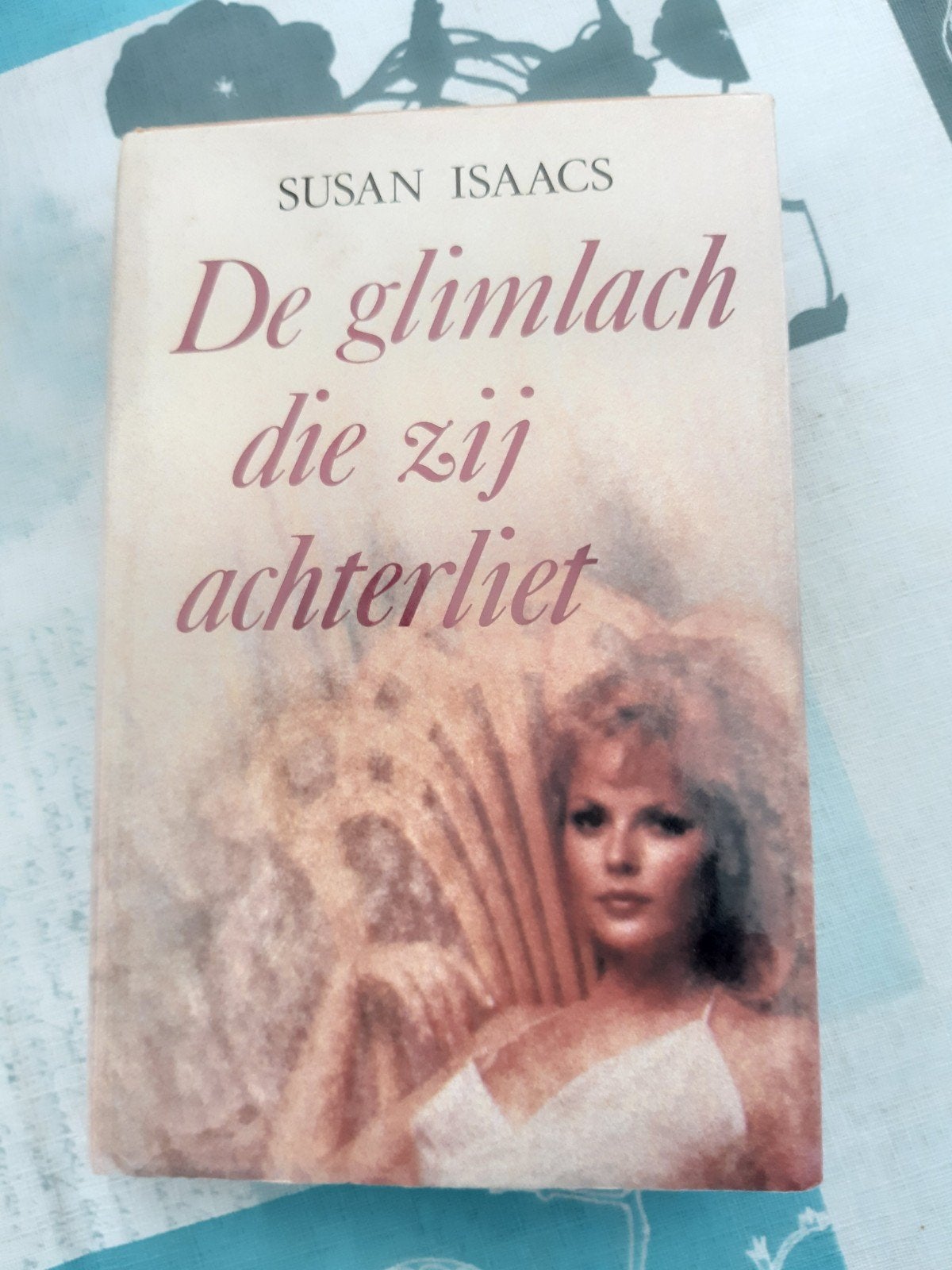 roman niet glimlach die zij achterliet ´, Boeken, Historische romans, Ophalen of Verzenden
