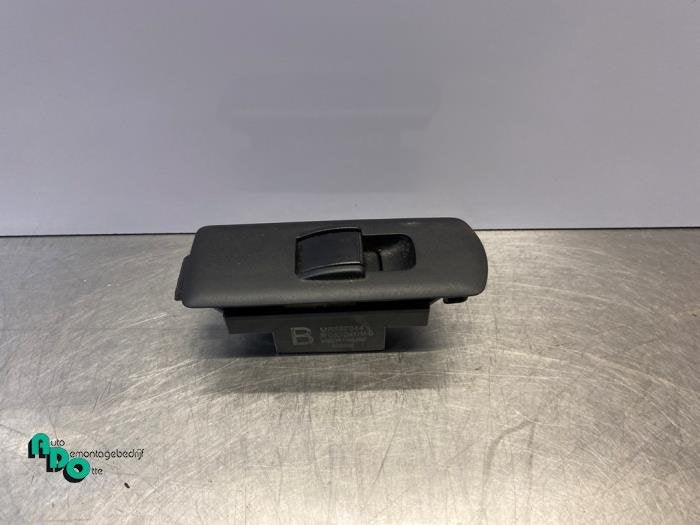 Elektrisch Raam Schakelaar van een Mitsubishi Colt (Colt 08-, Gebruikt, -, -, Ophalen of Verzenden