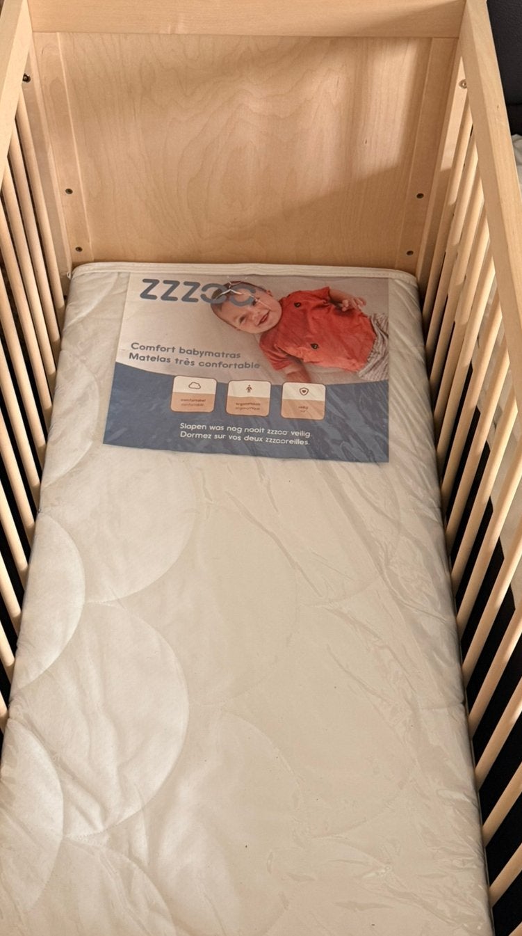 Nieuw babybedje + matras, Ophalen, Zo goed als nieuw, Matras
