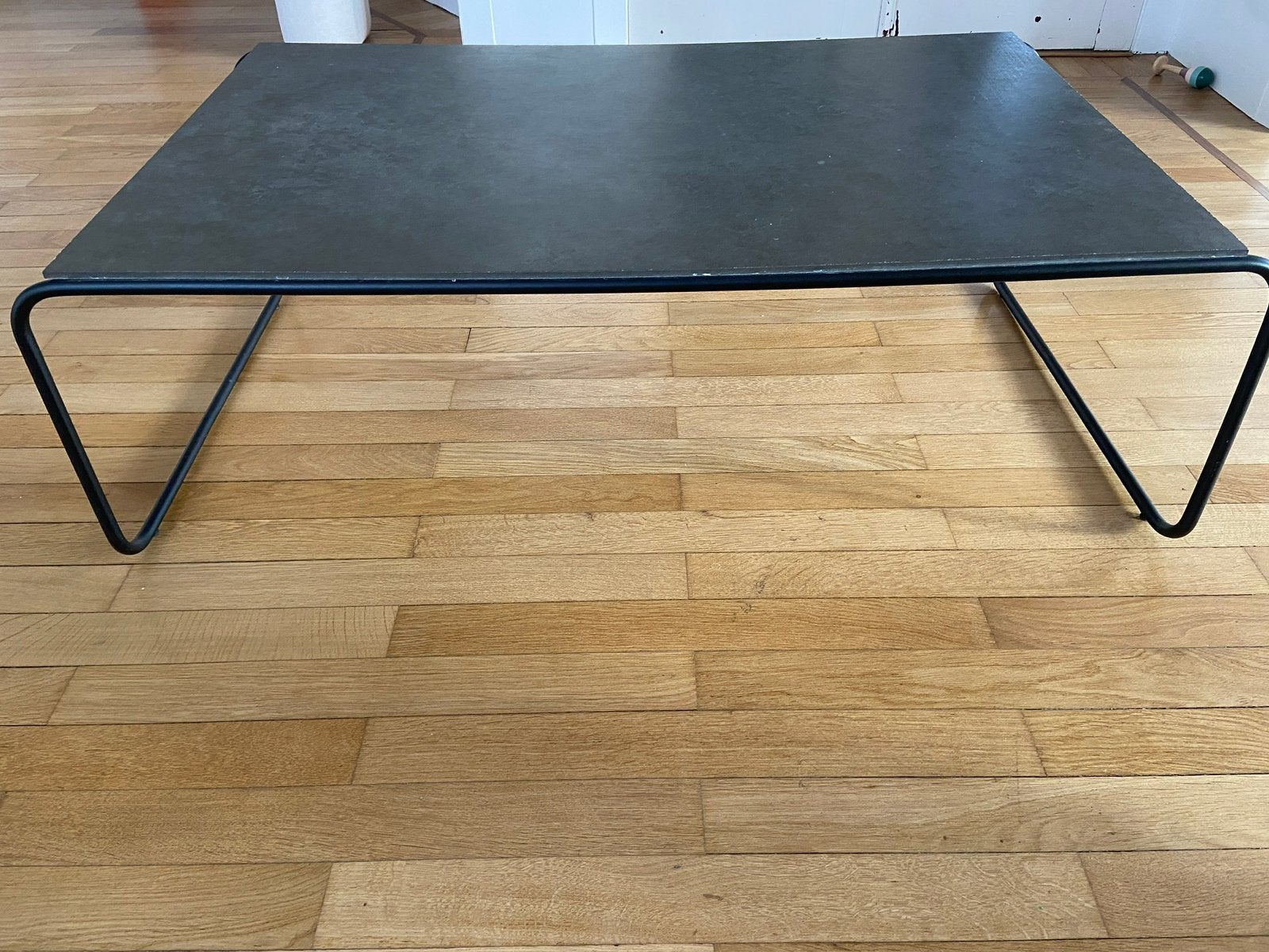 Table basse de salon – Plateau béton & piétement métal noir, Maison & Meubles, Enlèvement, Comme neuf, Métal