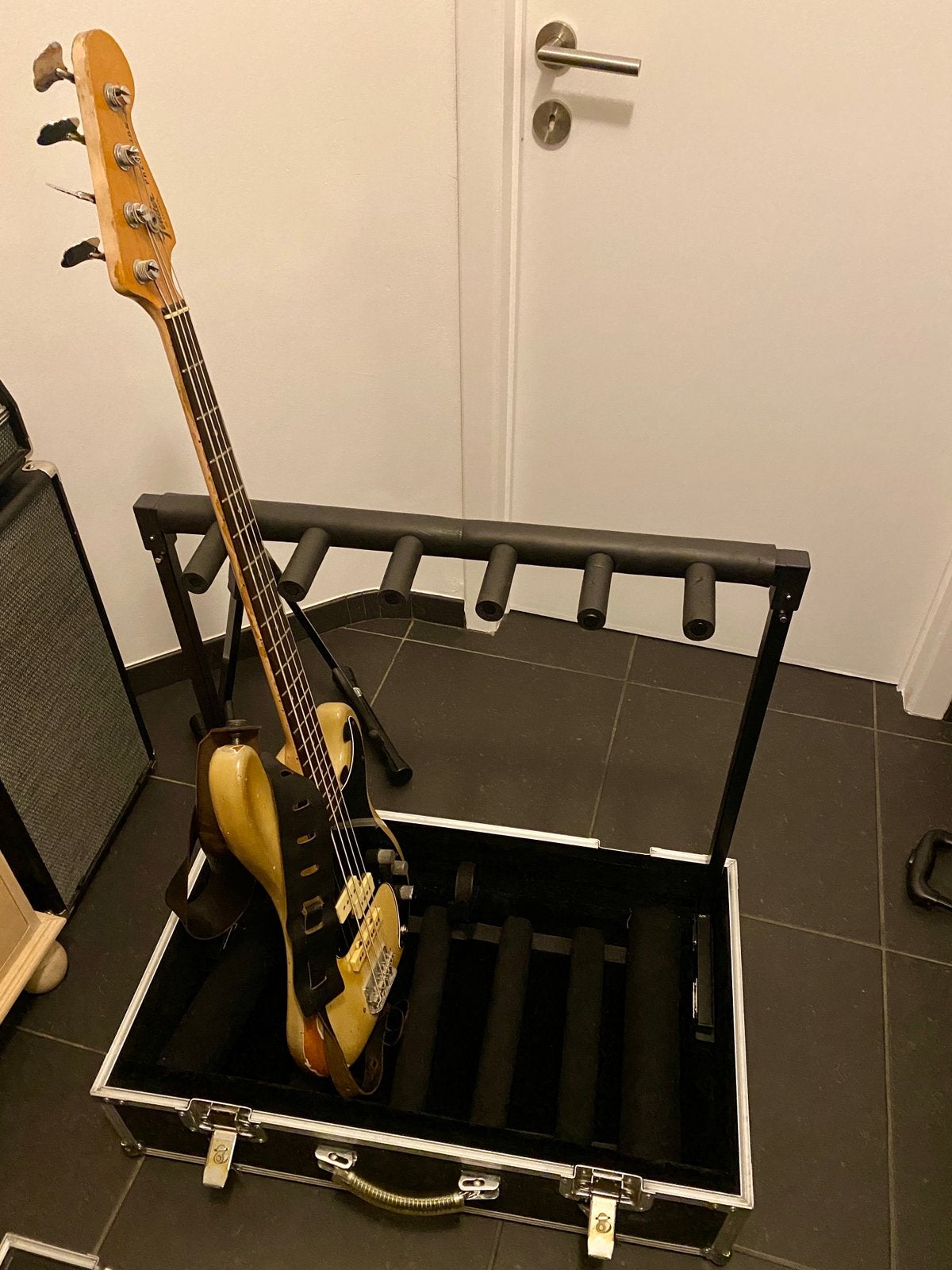 Warwick pedalcase met voeding inc multi gitaarstatief, Musique & Instruments, Enlèvement, Utilisé, Autres instruments, Flight case