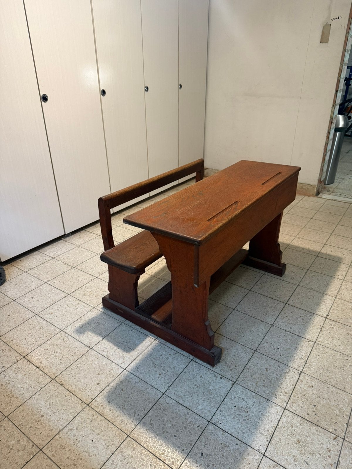 Authentieke oude houten schoolbank / vintage lessenaartje, Enlèvement