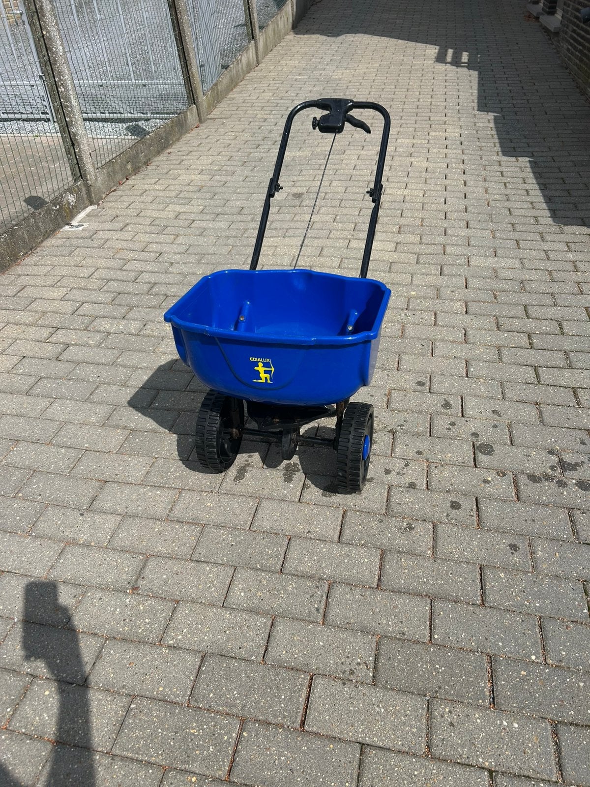Strooiwagen Idealux. In nieuwstaat., Ophalen, Zo goed als nieuw