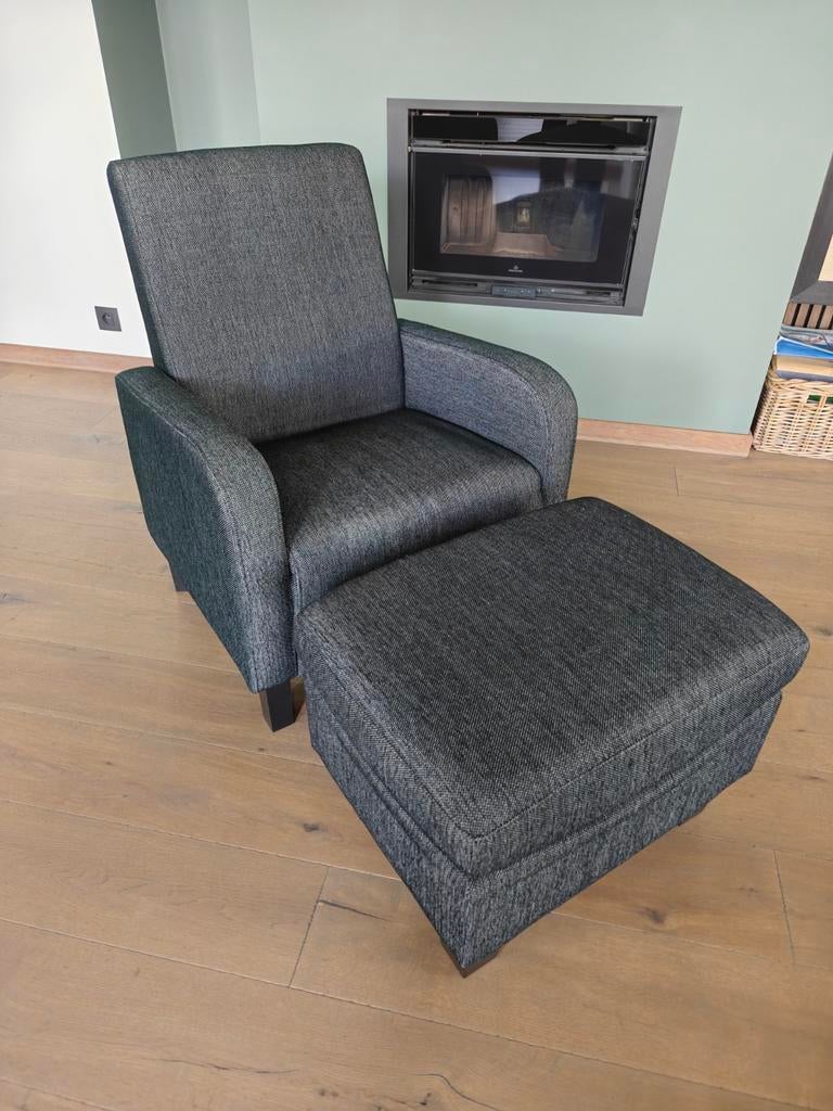 Grijze fauteuil met voetenbankje, Ophalen