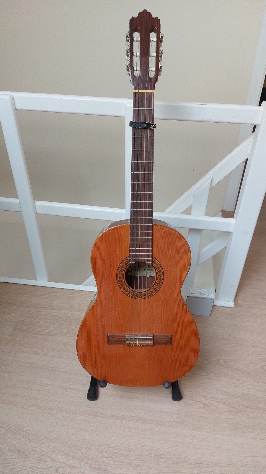 Guitare idéale pour débuter, Enlèvement