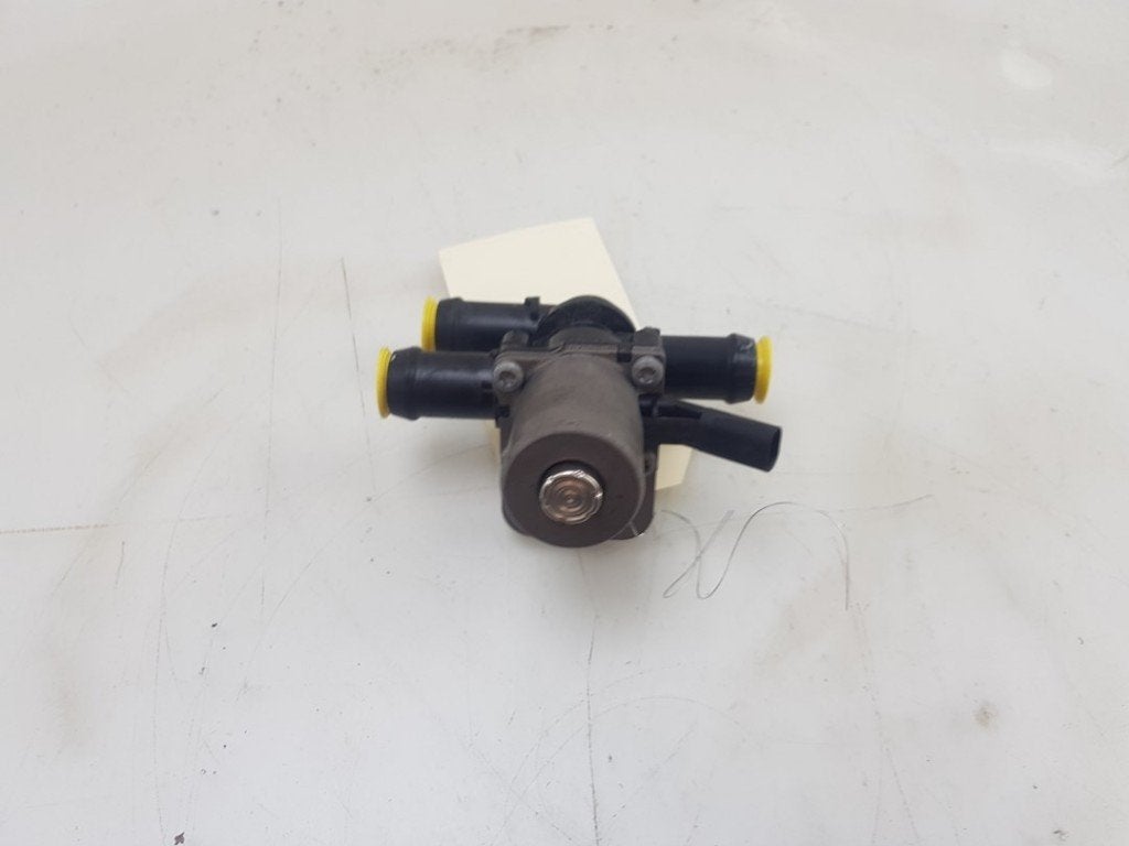 EXTRA WATERPOMP Volvo XC40 (XZ) (|31684222|), Gebruikt, Info@volvocars.com, Volvo, Volvo Car Germany GmbH