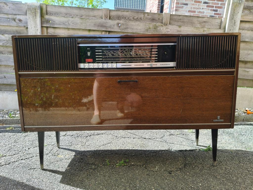GRUNDIG Radio kast met platen speler & FM radio, Antiek en Kunst, Ophalen