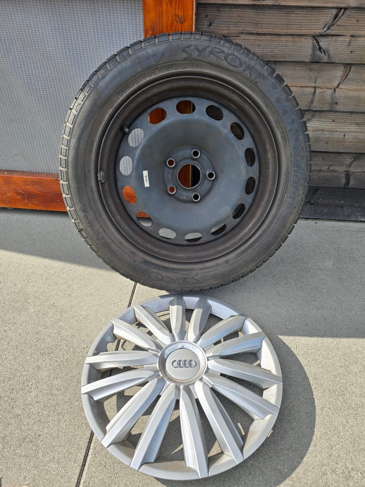 Standaard 16 inch velgenset met winterbanden €350, Ophalen, 16 inch, Winterbanden, Velg(en)