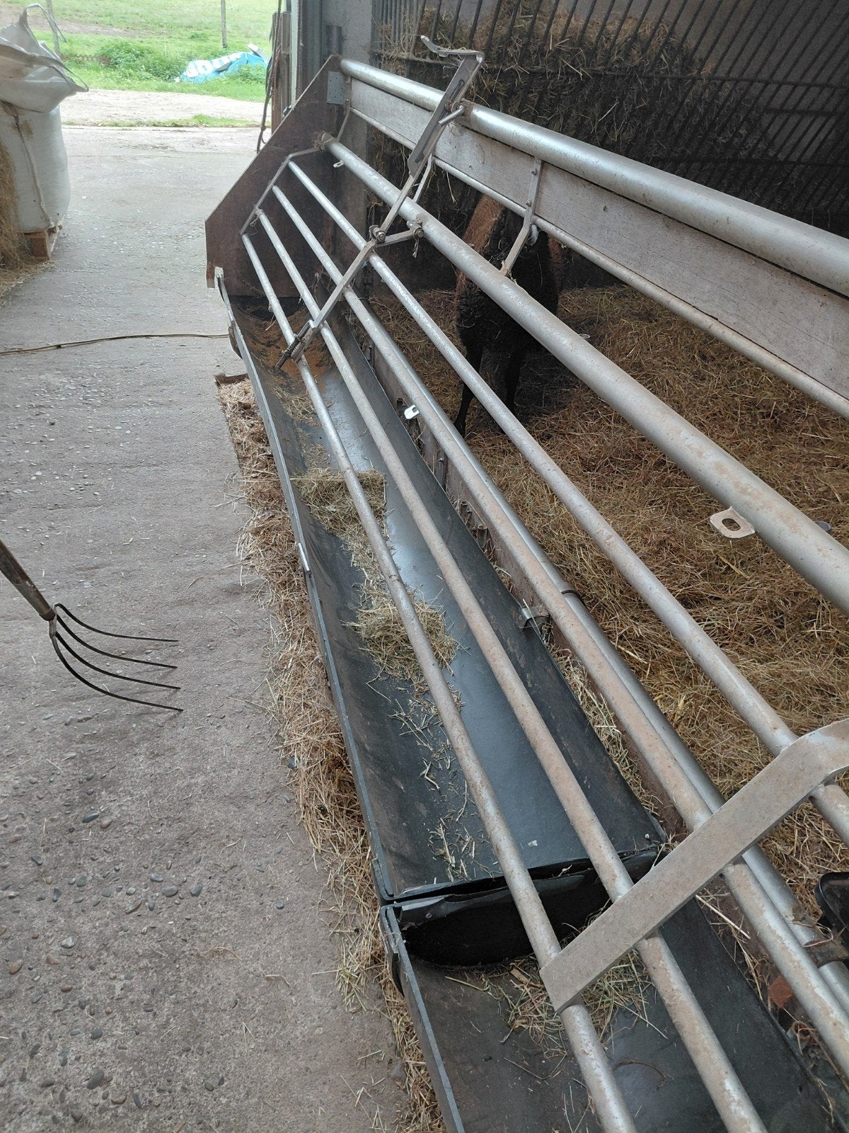 2 INOX VOEDERHEKKEN MET BREDE VOERGOOT IN TOPSTAAT, Meerdere dieren, Schaap, 0 tot 2 jaar