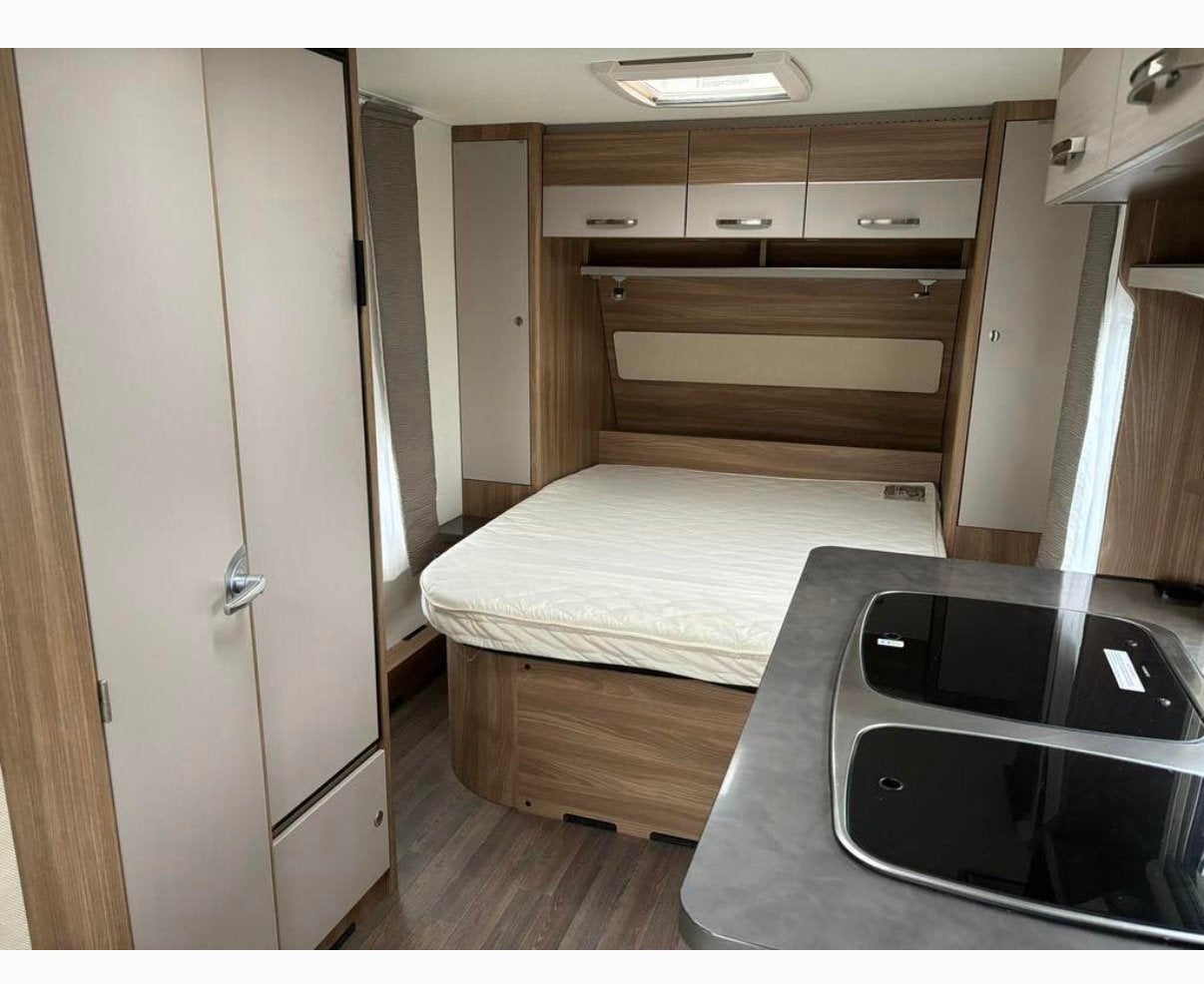 Caravane lit central, Caravans en Kamperen
