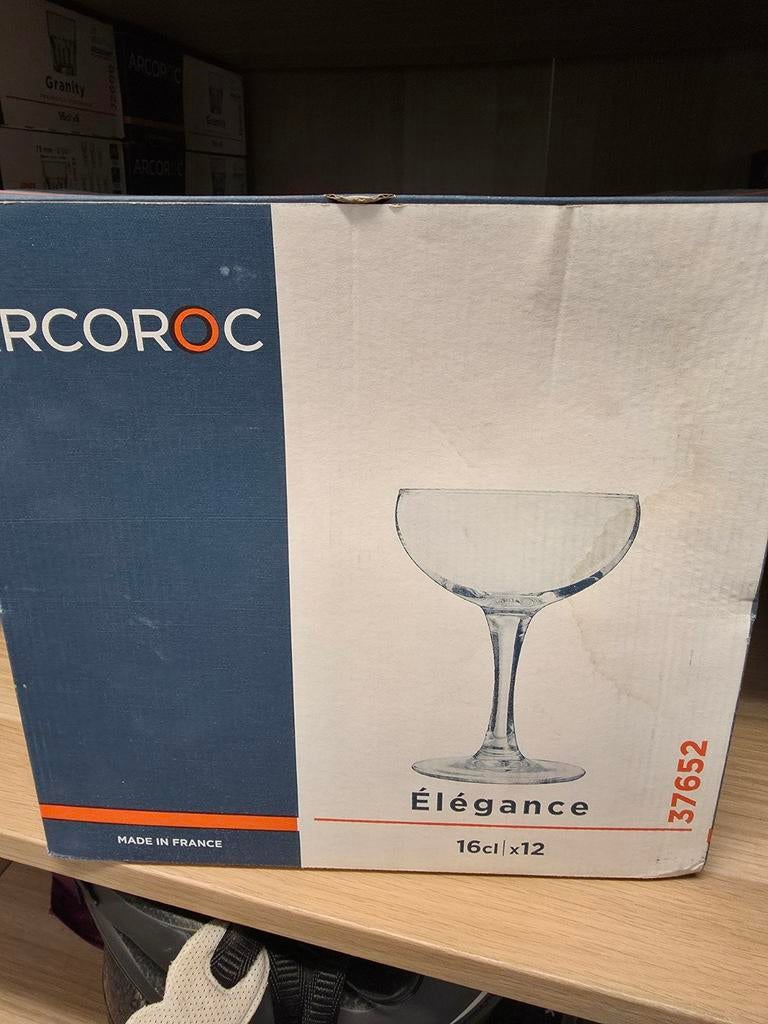 A vendre caisse de 12 verres a champagne, Enlèvement