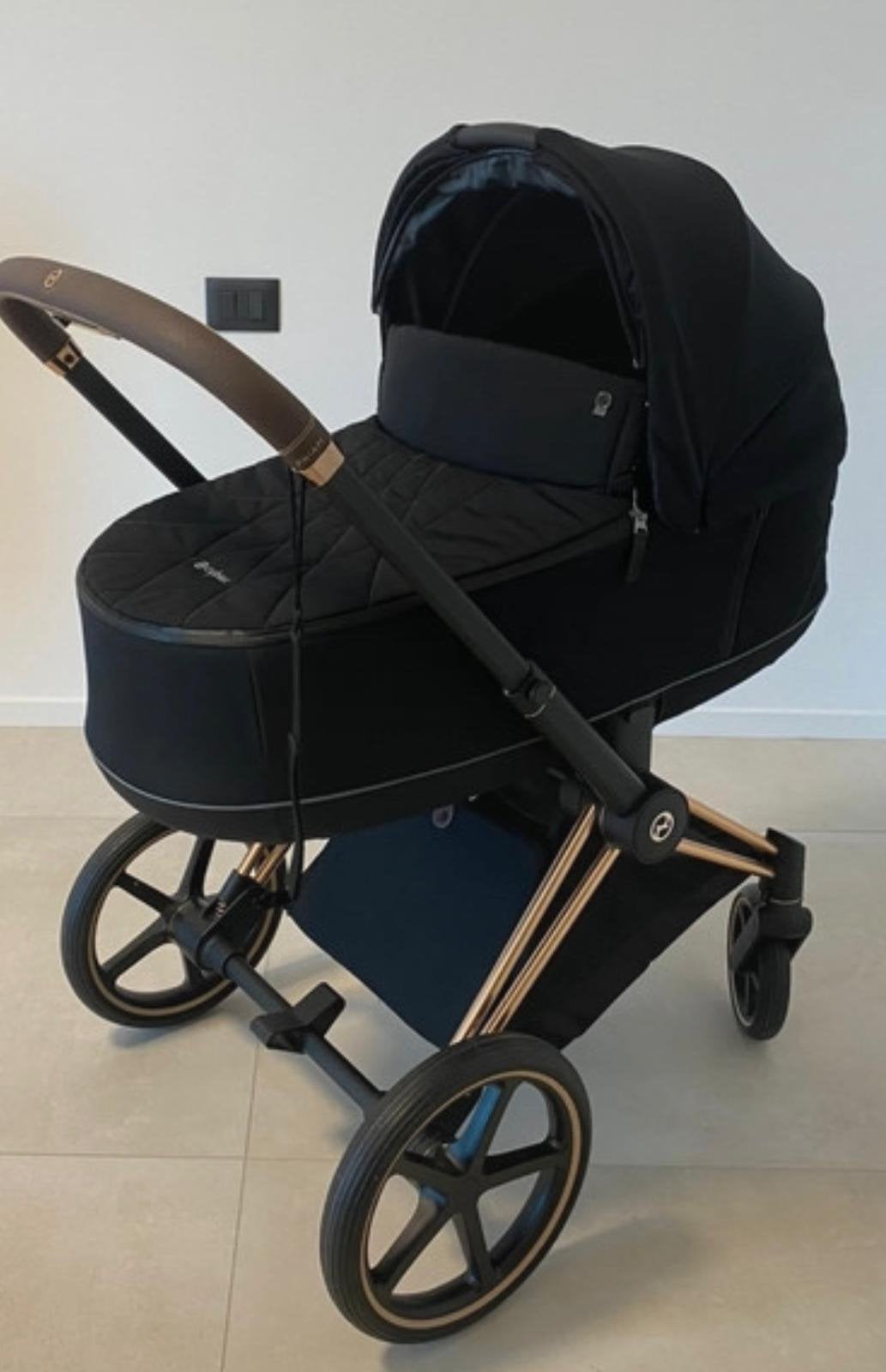 Cybex Priam 4 Black Luxe reiswieg Cloud Z2 i-Size, Kinderen en Baby's, Ophalen, Zo goed als nieuw
