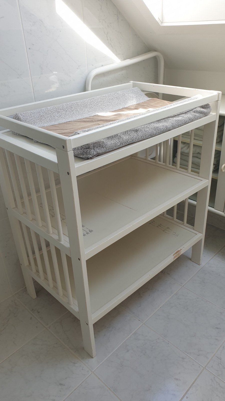 Verzorgingstafel baby, Ophalen