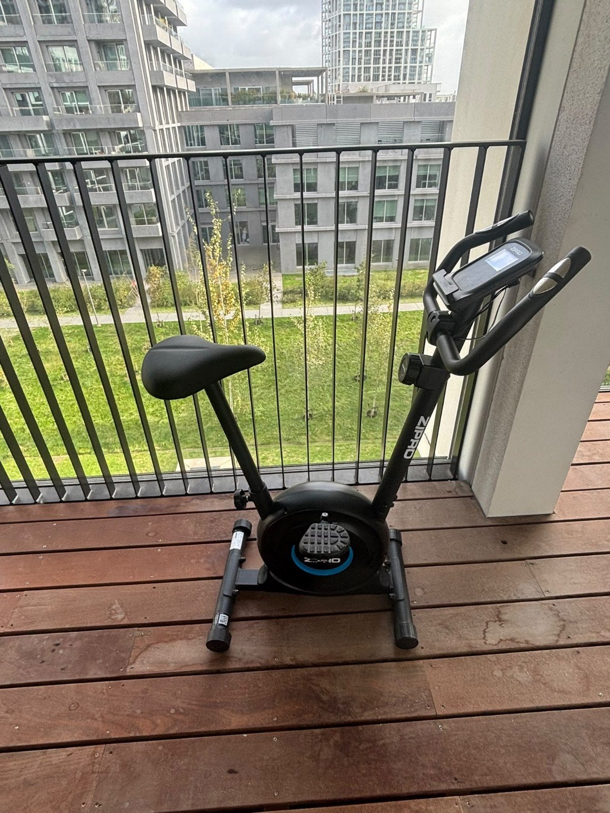 spinning bike ZIPRO, Sports & Fitness, Jambes, Comme neuf, Enlèvement, Vélo d'appartement