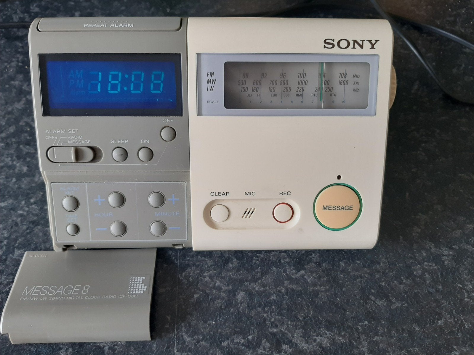 1990- radio clock Sony ICF C 88L, Radio