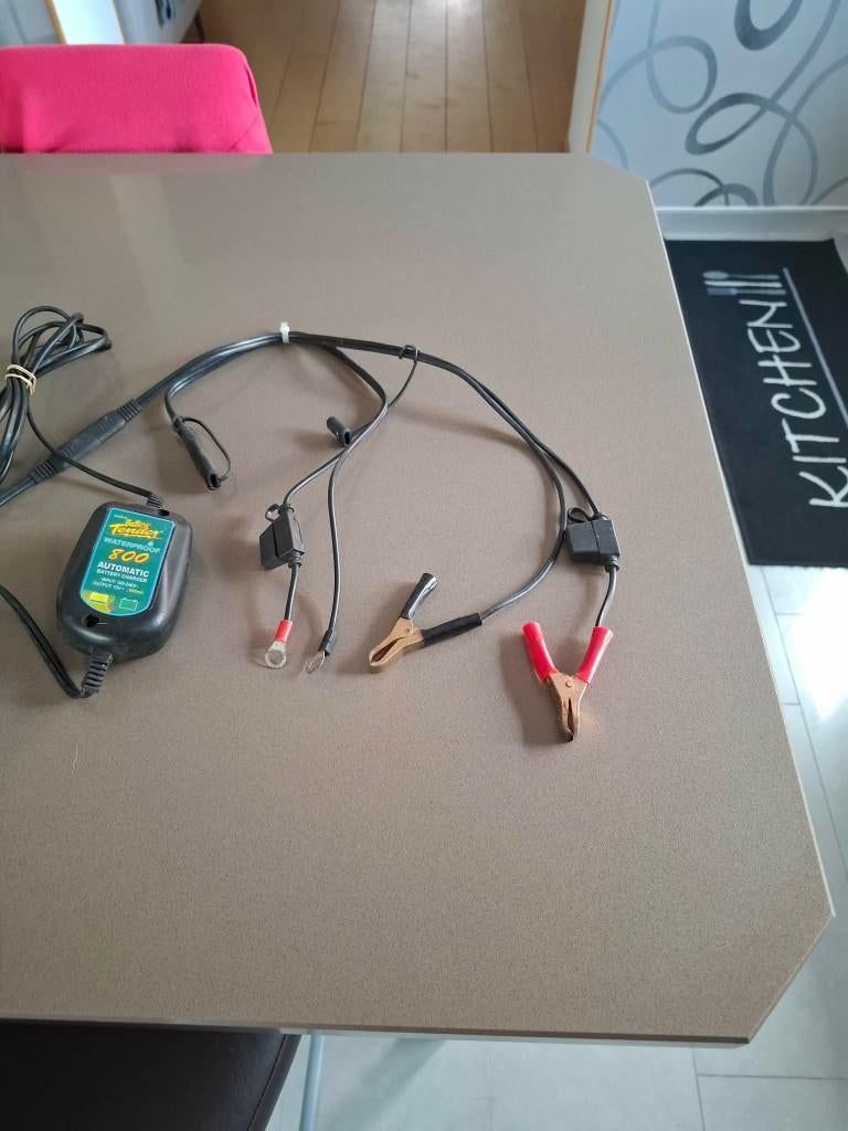 A vendre, Enlèvement, Comme neuf, Borne de recharge et Câble de charge