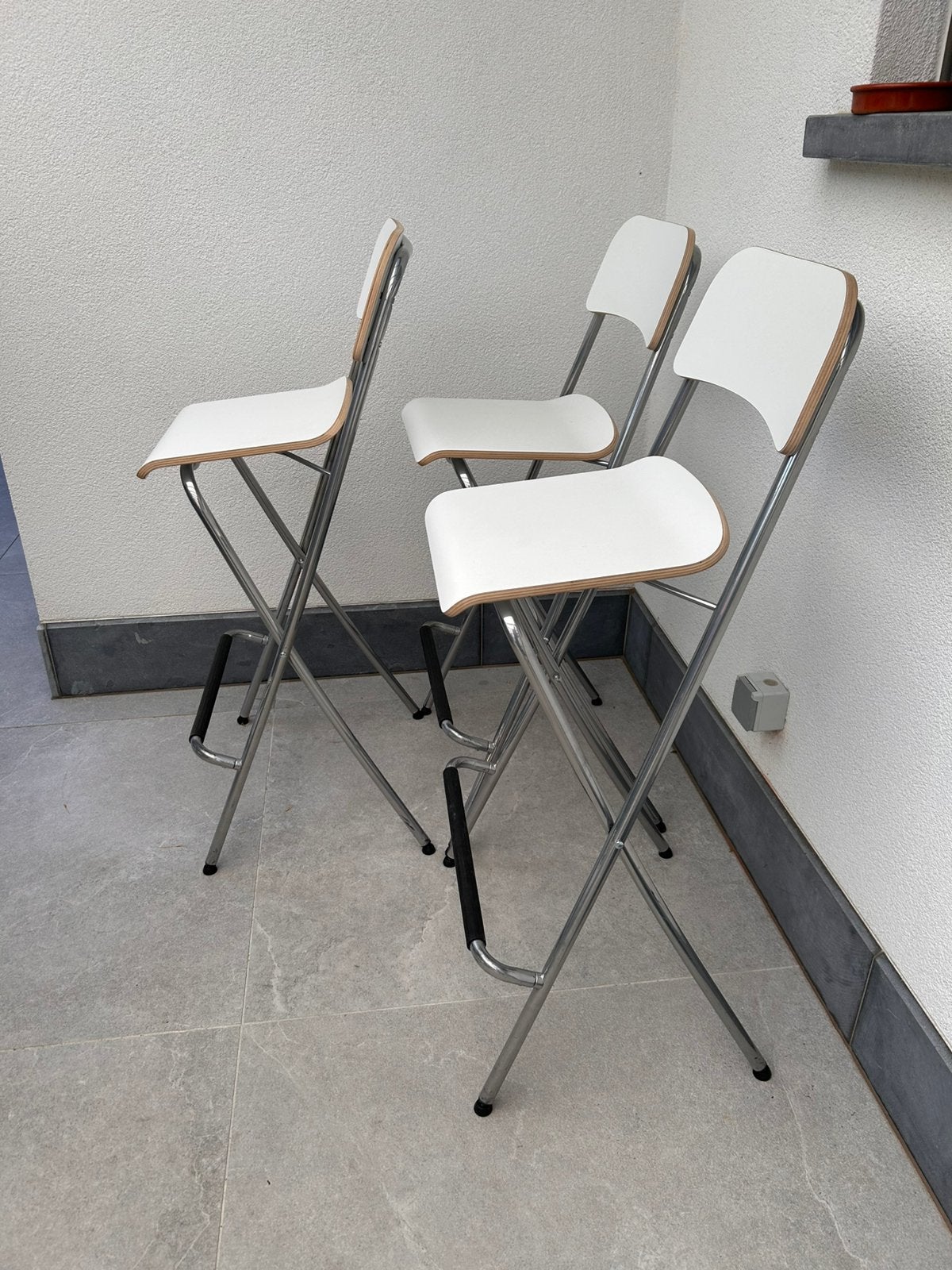 Ikea tafeltje met 3 krukken, Huis en Inrichting, Ophalen of Verzenden, Zo goed als nieuw