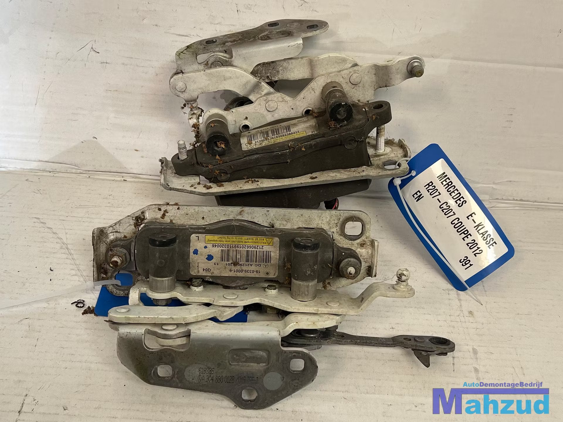 MERCEDES E klasse coupe C207 motorkap scharnier 2009-2016, Gebruikt, Mercedes-Benz AG, Mercedes-Benz, Mercedesstrasse 120
70372  Stuttgart, DE