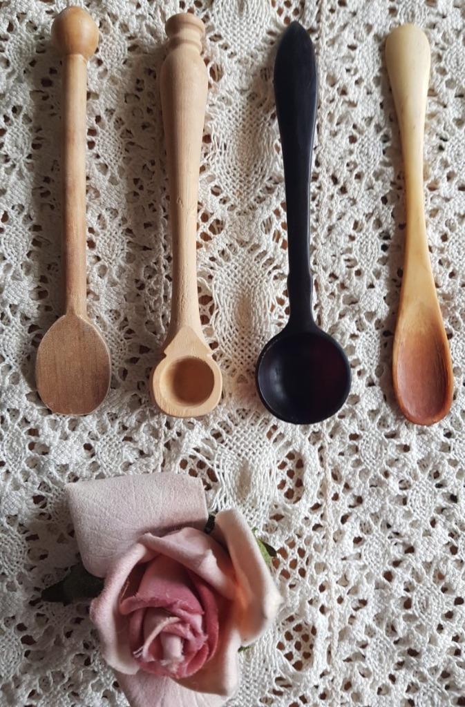 2 Houten mosterdlepeltjes + nog 1 oude benen mosterdlepeltje, Antiek en Kunst, Curiosa en Brocante, Ophalen of Verzenden