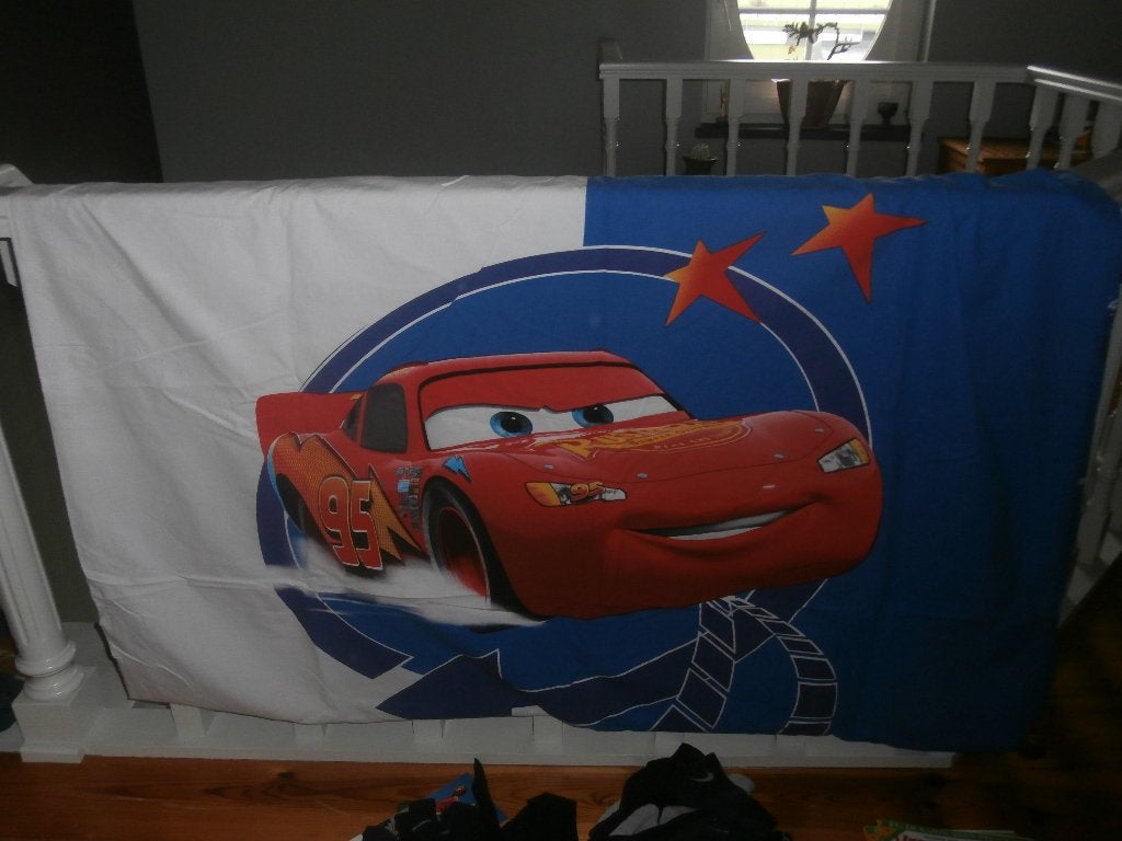 Eenpersoonsdekbed Cars + kussensloop, Kinderen en Baby's, Ophalen of Verzenden, Zo goed als nieuw