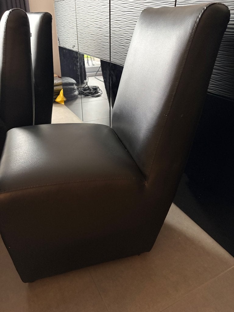 6 zwarte stoelen met wieltjes, Huis en Inrichting, Stoelen, Ophalen, Overige materialen, Zwart, Zo goed als nieuw