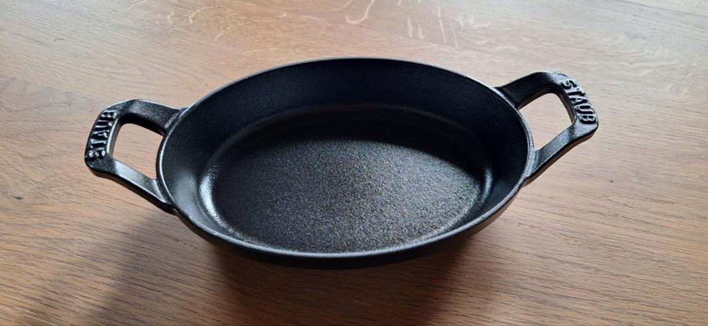 Staub ovenschaal 21cm nieuw en ongebruikt, Neuf, Enlèvement ou Envoi, Poêle à frire ou Sauteuse, Plaque céramique