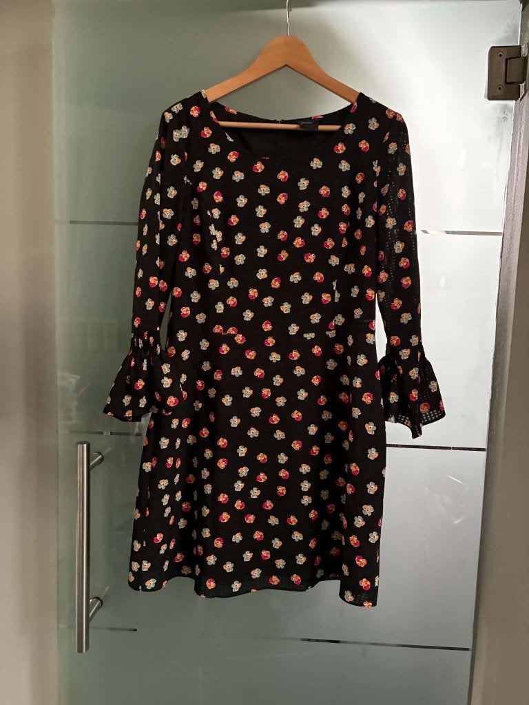 Robe Armani Exchange à manches trompettes — 8 (US) 38-40, Vêtements | Femmes, Armani, Taille 38/40 (M), Enlèvement ou Envoi, Comme neuf
