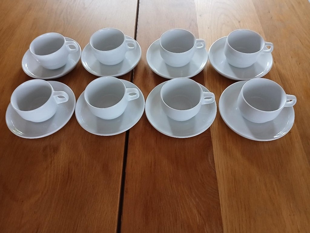 8 kopjes met onderbord in hotel porselein, Ophalen, Zo goed als nieuw, Porselein, Vintage