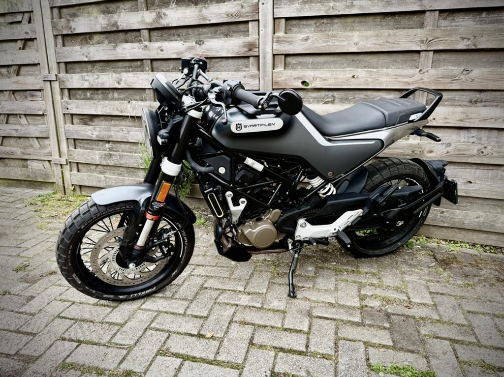 Husqvarna Svartpilen 125 met maar 433km!, Sportuitlaat, Gebruikt, Particulier, 125 cc