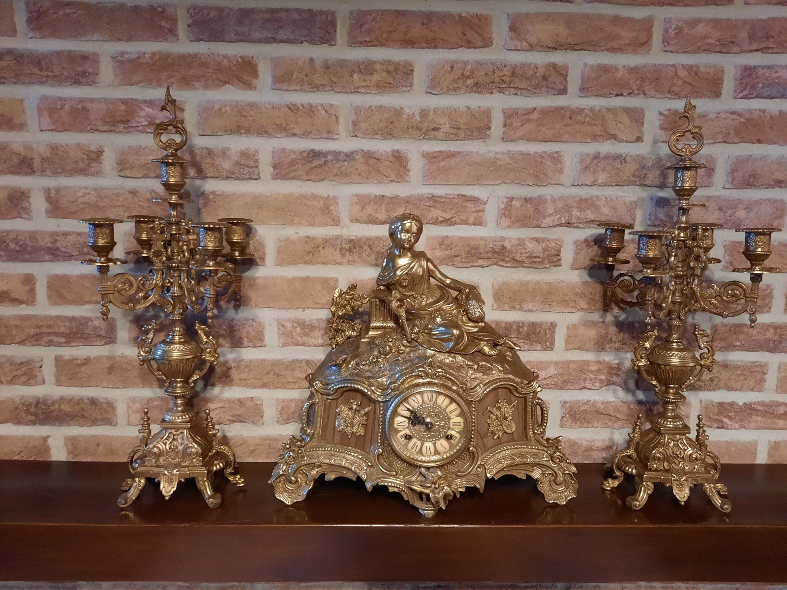 Antieke schouwgarnituur – sierklok met 2 kandelaars, Ophalen